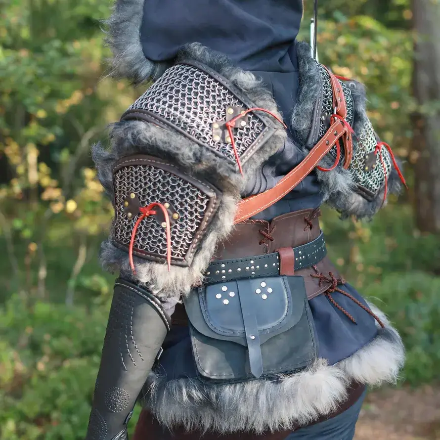 Наплечники Цири из The Witcher IV