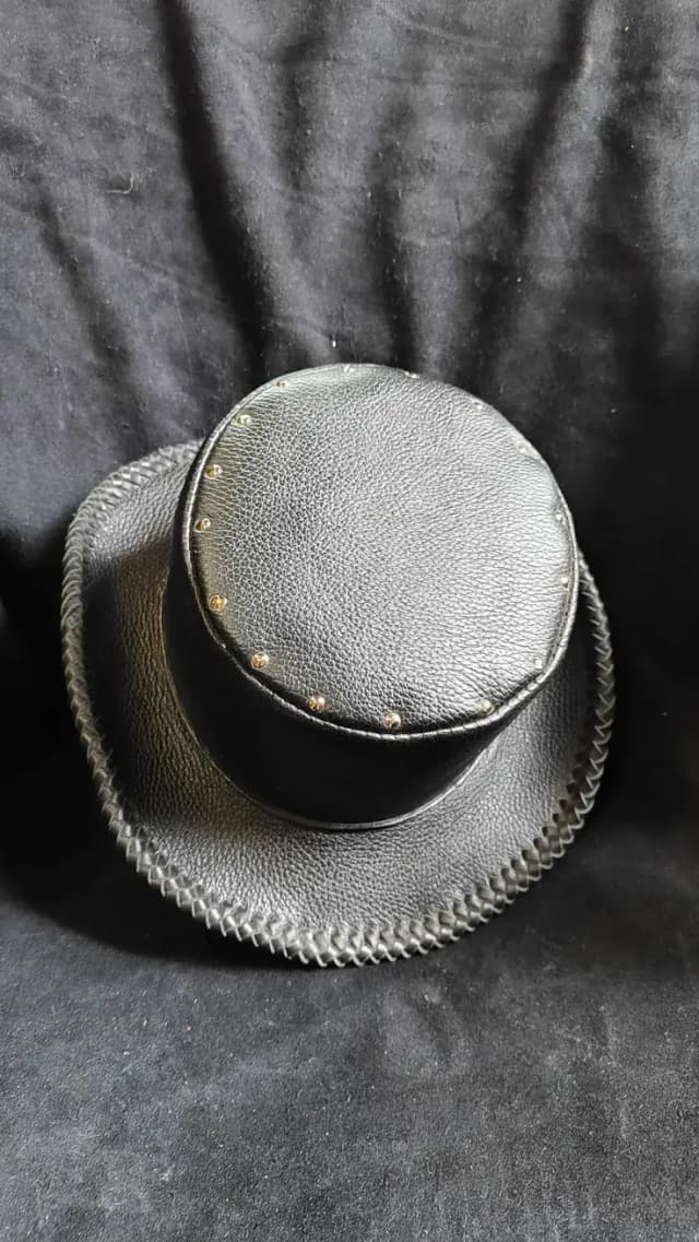 Шляпа черная